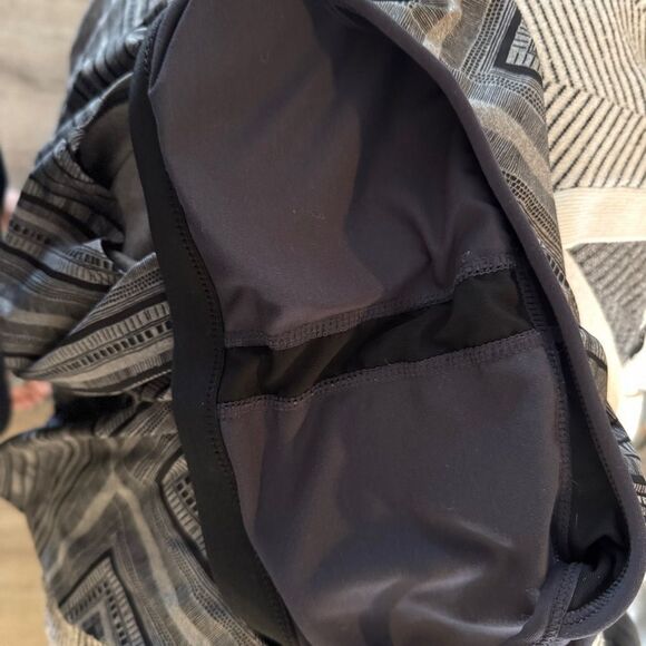 Women’s Fabletics Norwalk Black Grey Sports Top Built in Bra, Active Tank, Sz M​ - Picture 8 of 8